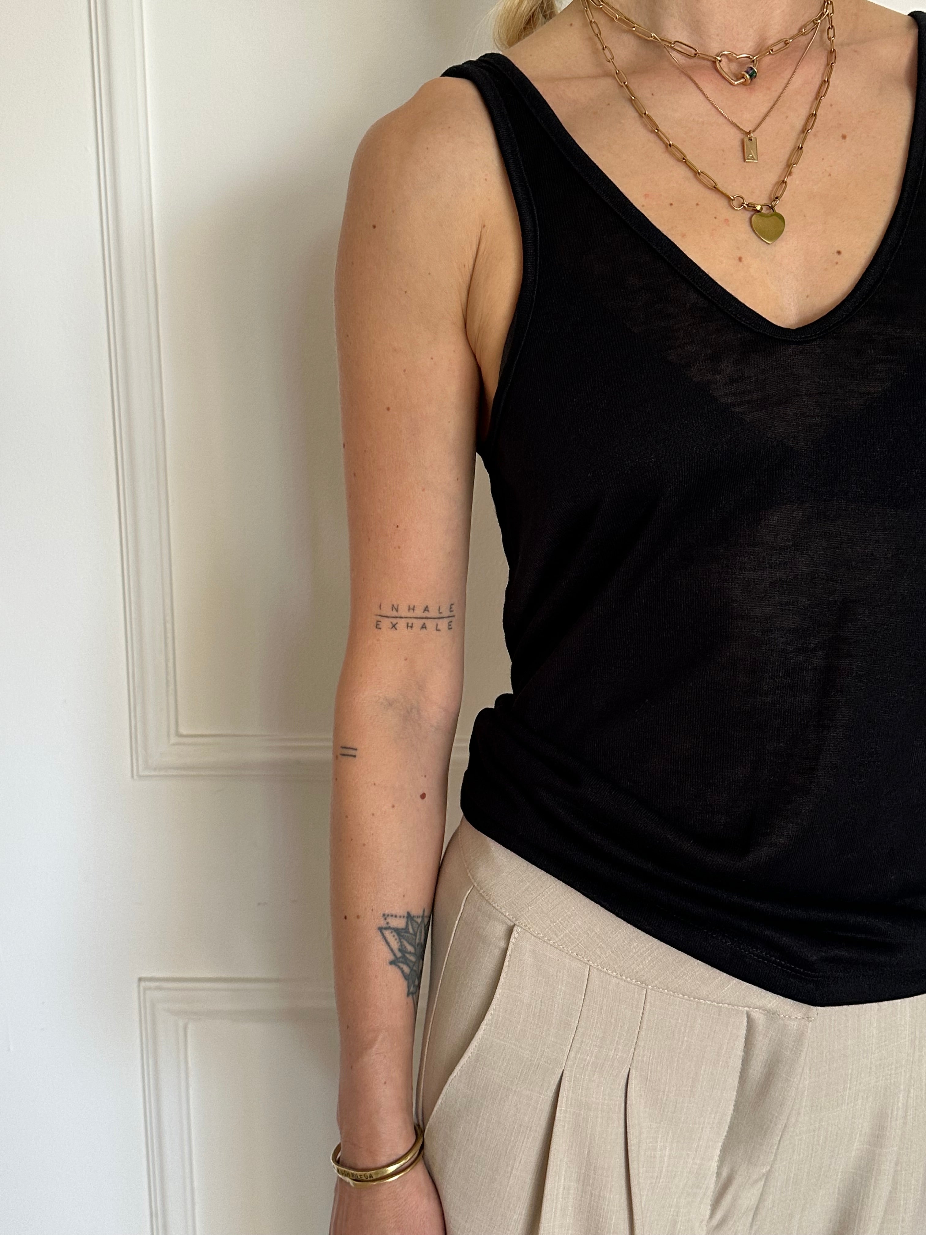 גופיית ניס סלאב פשתן שחורה