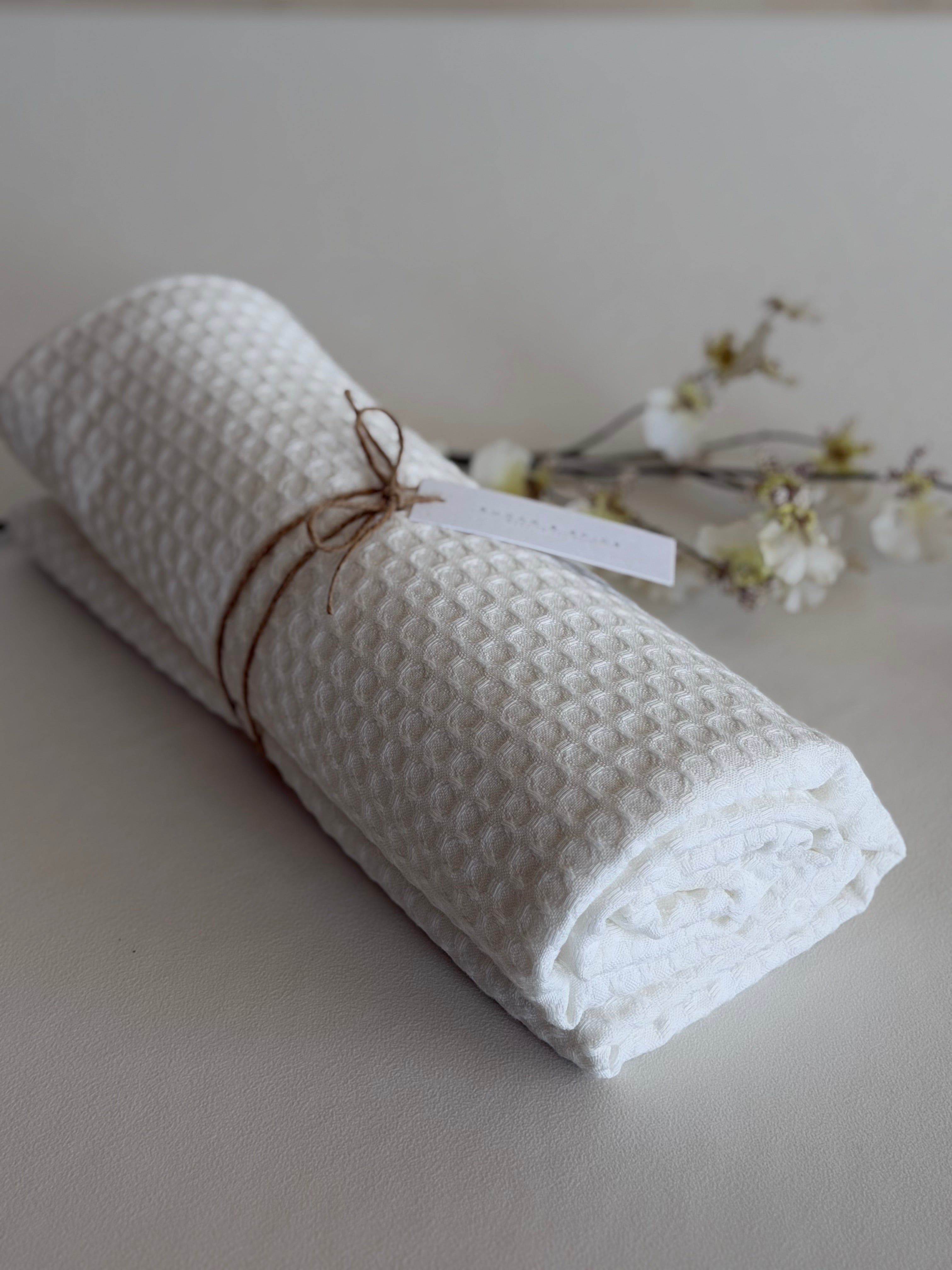 שמיכת SHAVASANA לבנה