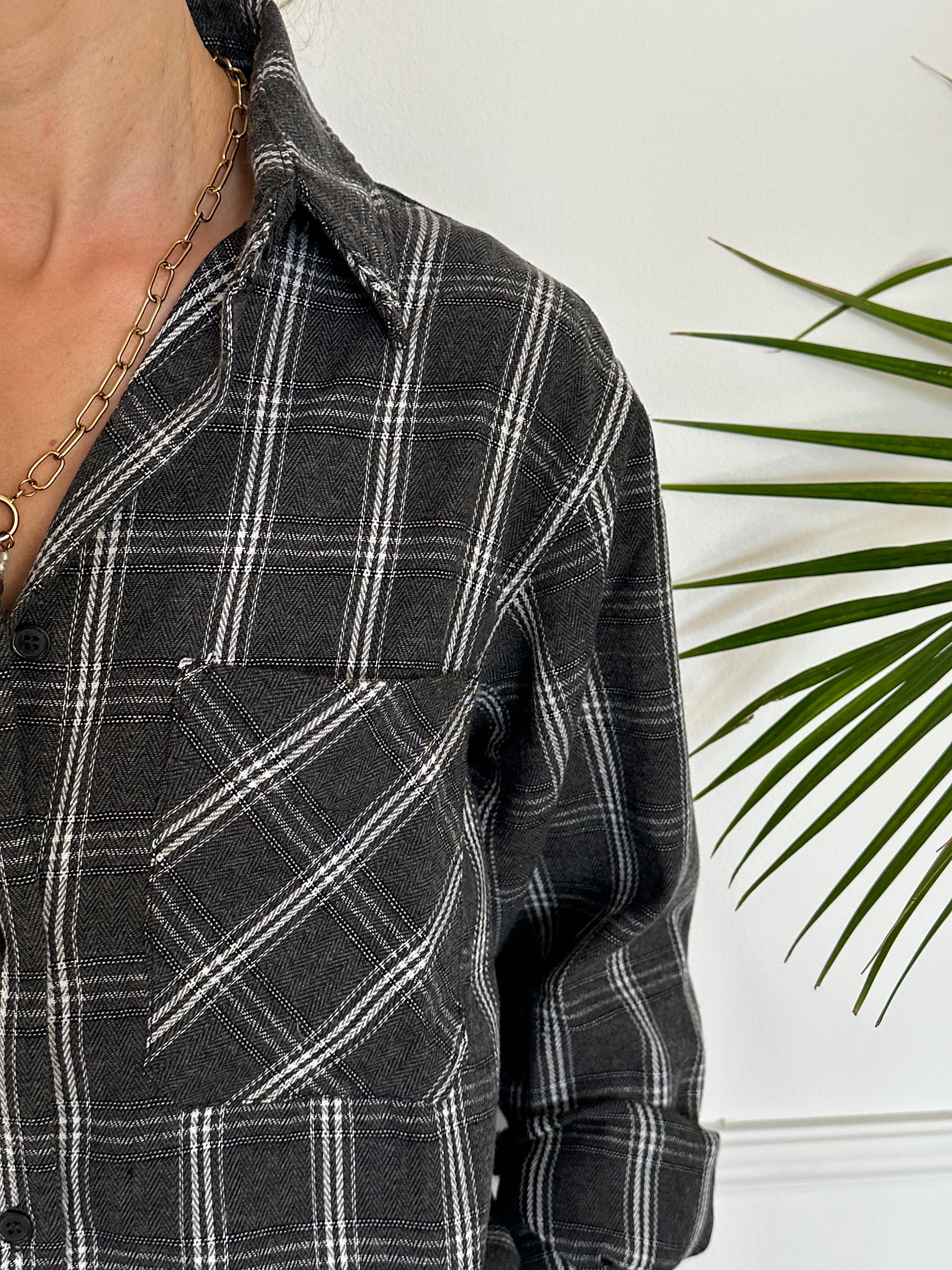 חולצת SOHO משבצות שחורה