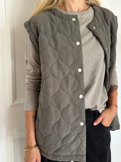 אפודת קויילטים olive