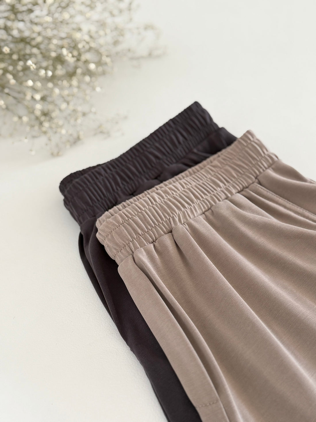 מארז 2 מכנסי ברמודה MAYA: אבן + אפור פחם