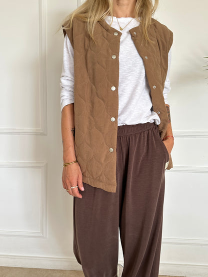 אפודת קויילטים קרמל