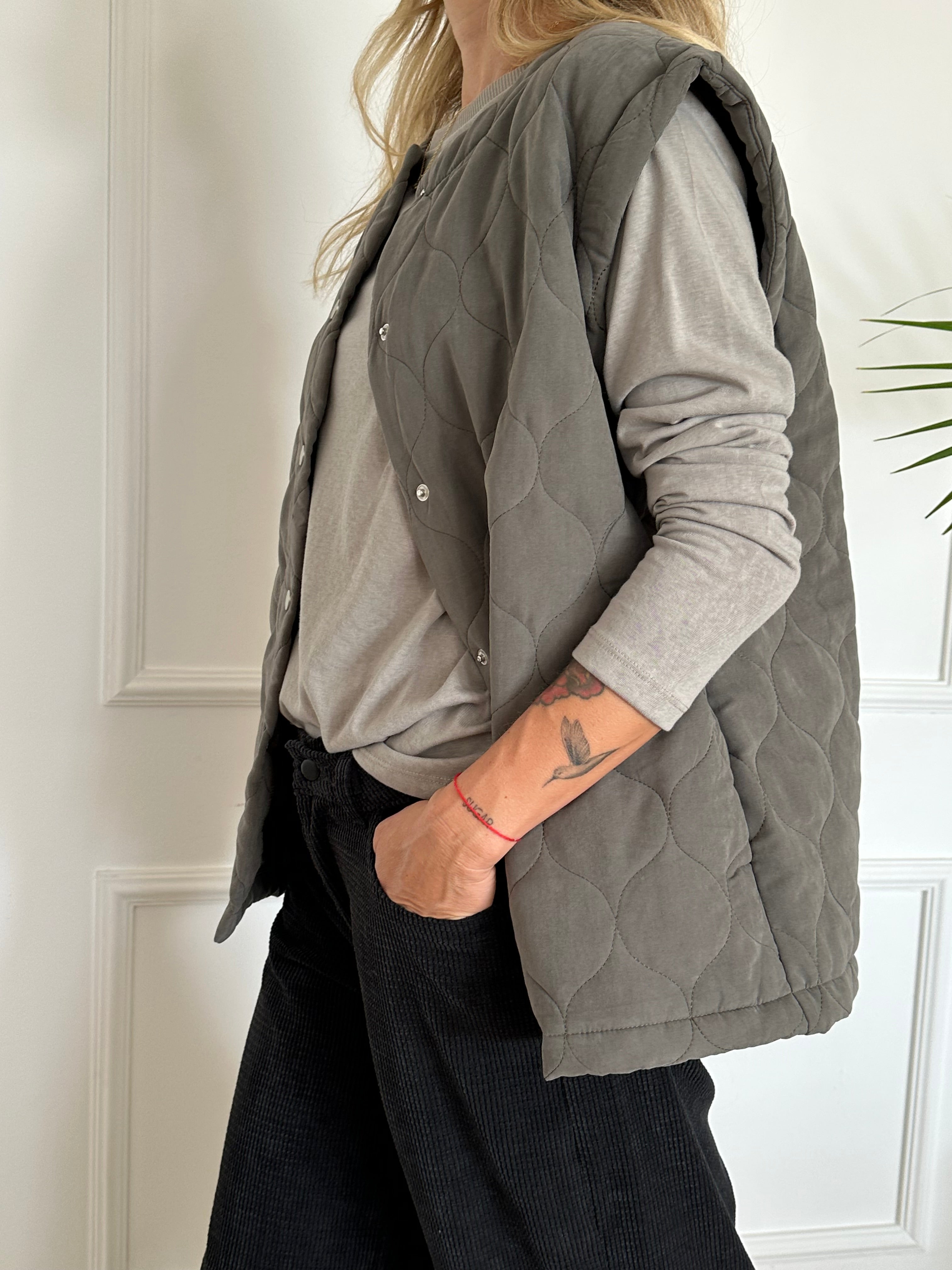 אפודת קויילטים olive