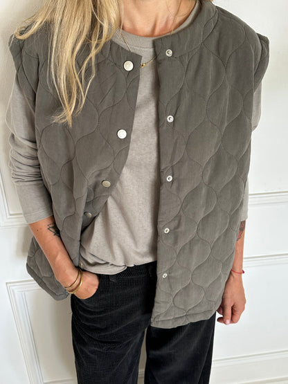 אפודת קויילטים olive