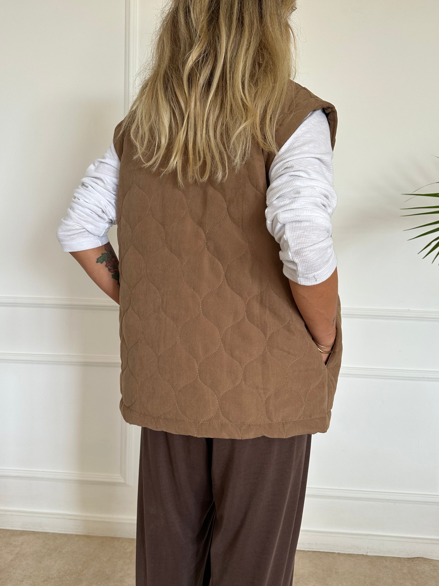 אפודת קויילטים קרמל